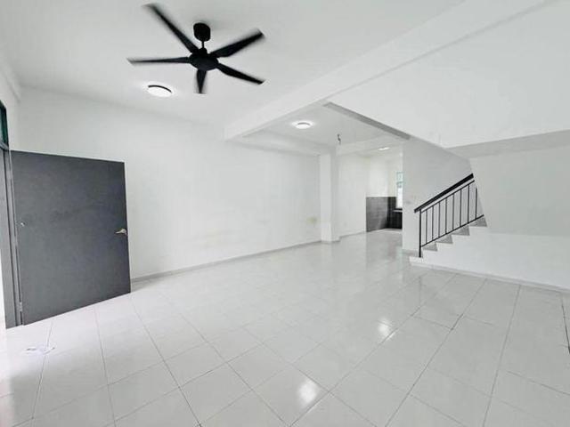 FOR RENT 2 sty House Taman Scientex Kota Emerald Near aeon