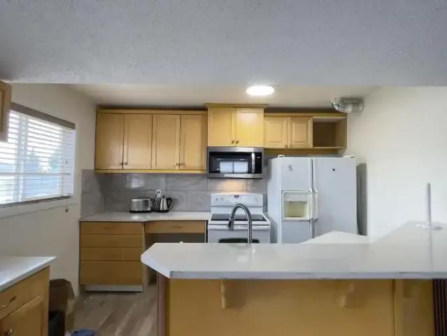 For Rent 2.5 Bedroom Apartment Calgary AB DS102846539