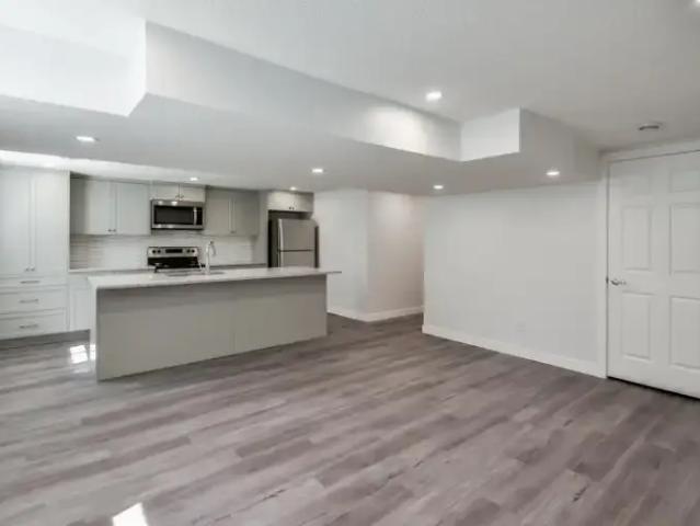 For Rent 2.5 Bedroom Apartment Calgary AB DS103739958
