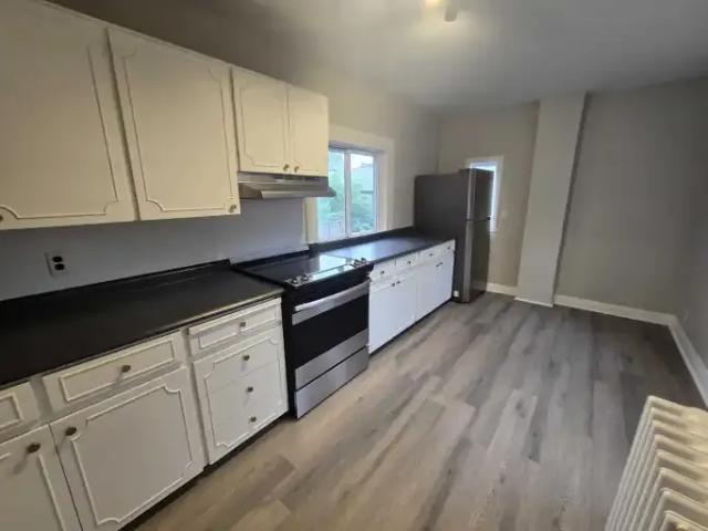 For Rent 2.5 Bedroom Apartment Hamilton ON DS104888677