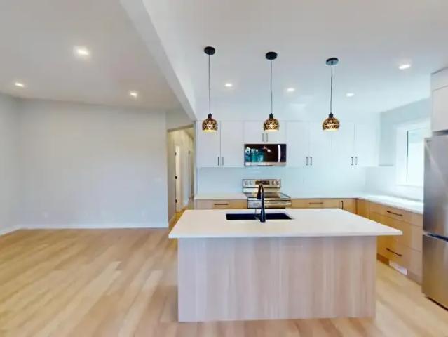 For Rent 3 Bedroom Condo Calgary AB DS104106739
