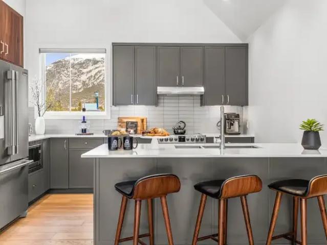 For Rent 3 Bedroom Condo Canmore AB DS102518695