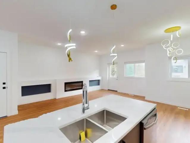 For Rent 3 Bedroom Condo Edmonton AB DS104876762