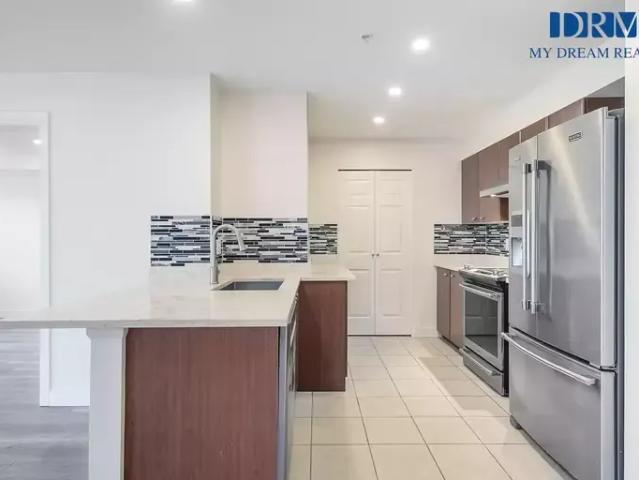 For Rent 3 Bedroom Condo Surrey BC DS103215643