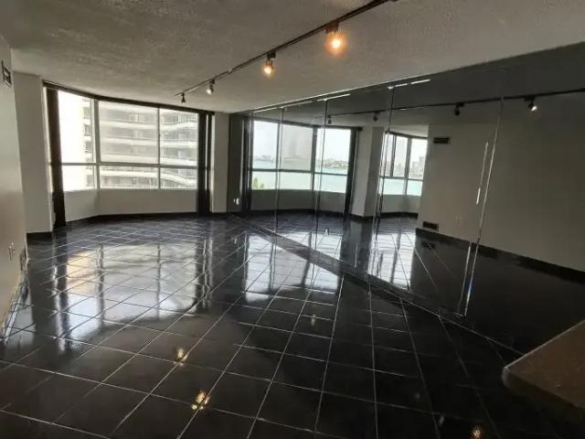 For Rent 3 Bedroom Condo Windsor ON DS103060441