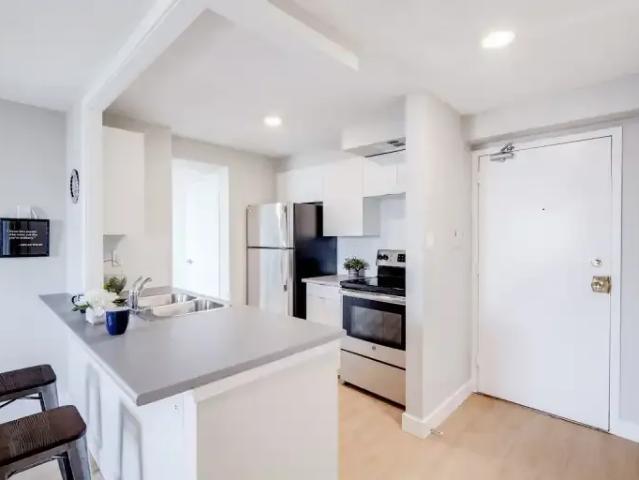 For Rent 3 Bedroom Apartment Mississauga ON DS104179021