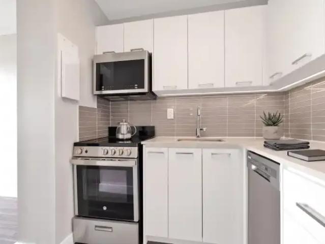 For Rent 3 Bedroom Apartment Mississauga ON DS104940348