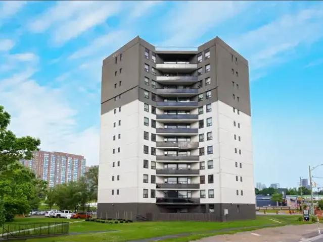 For Rent 3 Bedroom Apartment Mississauga ON DS101826686