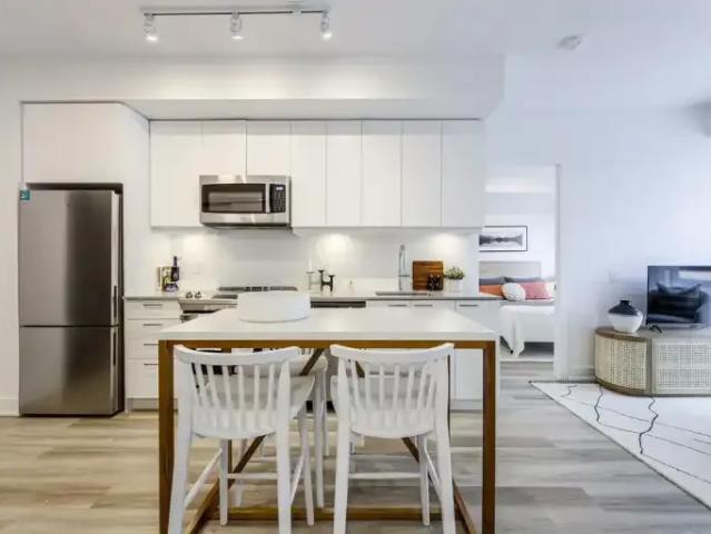 For Rent 3 Bedroom Apartment Newmarket ON DS103118329