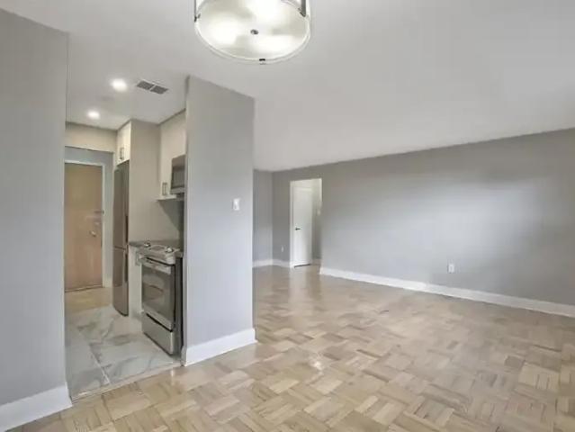 For Rent 3 Bedroom Apartment North York ON DS102700379