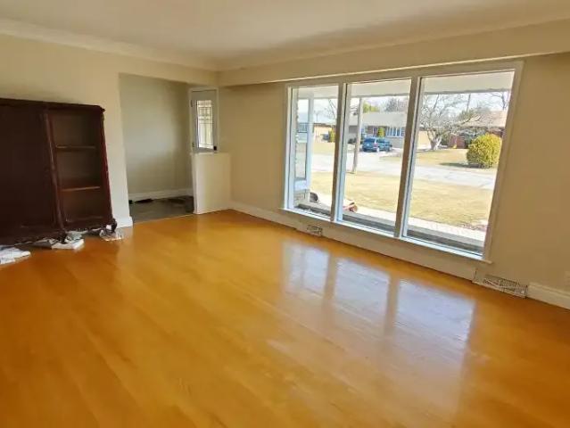 For Rent 3 Bedroom Apartment Oshawa ON DS103322136