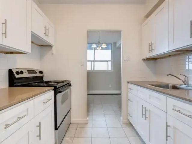For Rent 3 Bedroom Apartment Oshawa ON DS104597527