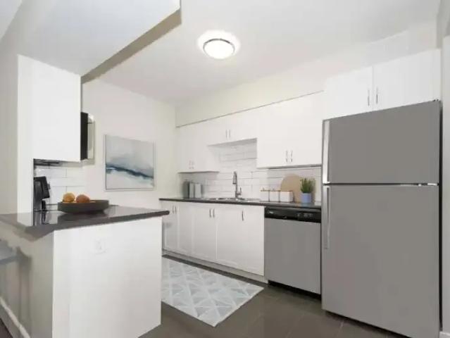 For Rent 3 Bedroom Apartment Aurora ON DS104985930