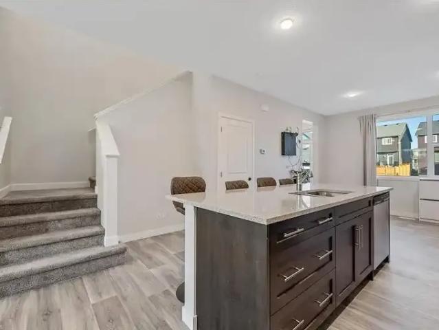 For Rent 3 Bedroom Apartment Airdrie AB DLS102394924
