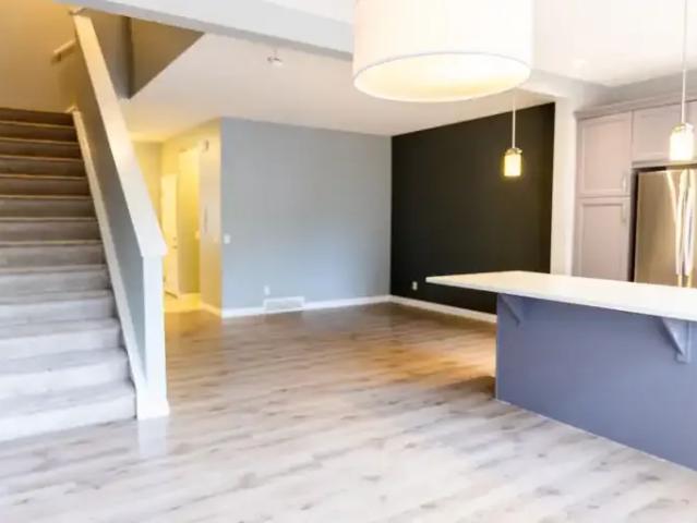 For Rent 3 Bedroom Apartment Airdrie AB DS100758919