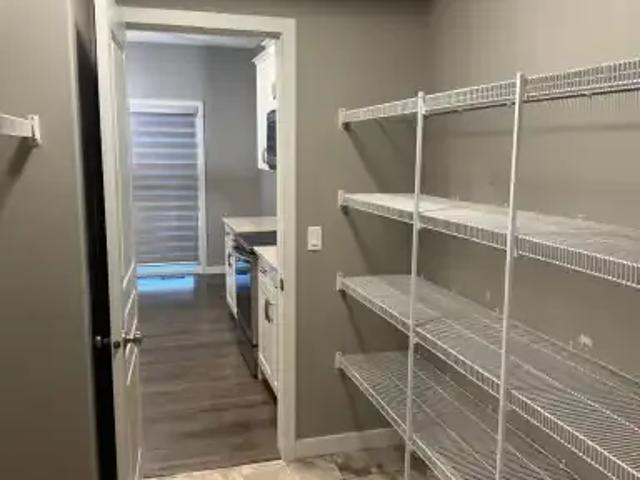 For Rent 3 Bedroom Apartment Airdrie AB DS102915445