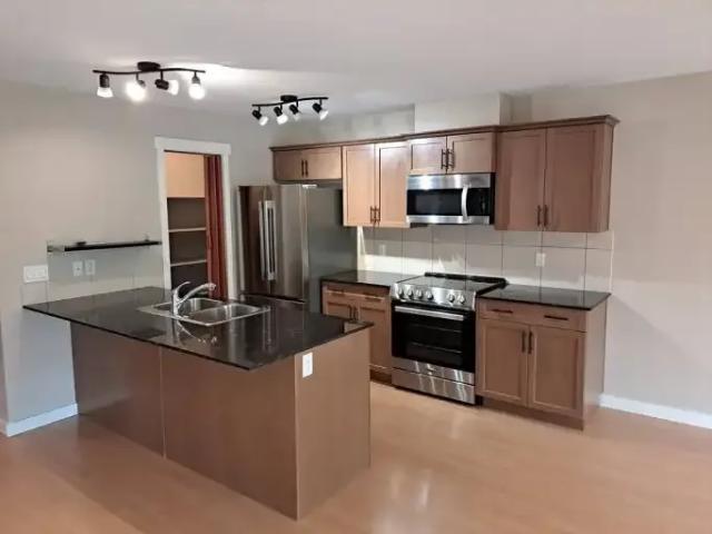 For Rent 3 Bedroom Apartment Airdrie AB DS104985954