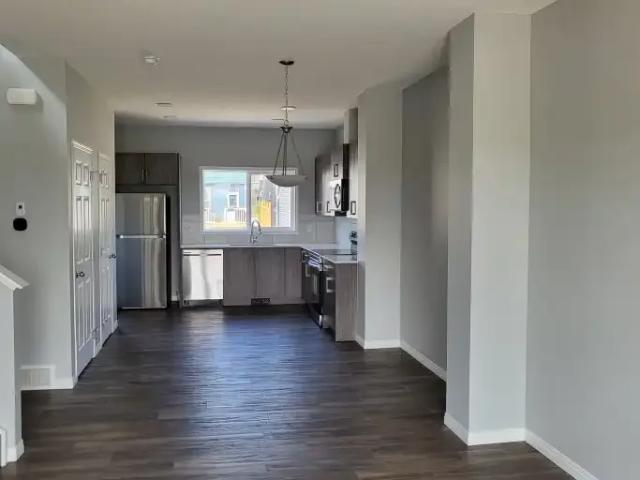 For Rent 3 Bedroom Apartment Airdrie AB DS104181987