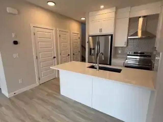 For Rent 3 Bedroom Apartment Airdrie AB DS104182199