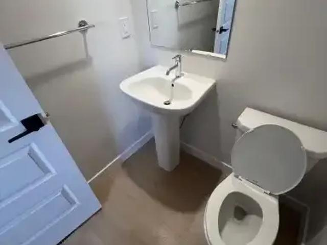 For Rent 3 Bedroom Apartment Airdrie AB DS105009106