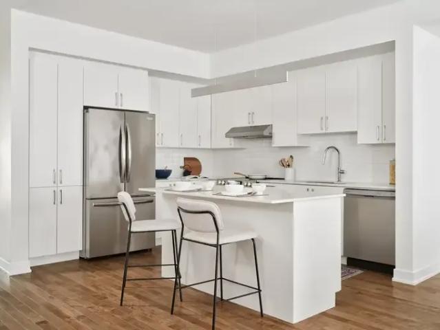 For Rent 3 Bedroom Apartment Buckingham QC DS89661841