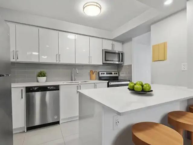 For Rent 3 Bedroom Apartment Burlington ON DS104841274