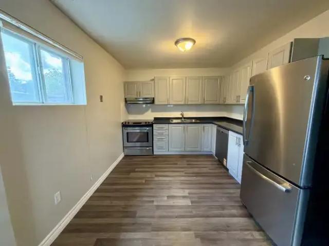 For Rent 3 Bedroom Apartment Barrie ON DS103379930
