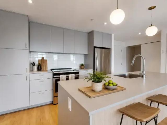 For Rent 3 Bedroom Apartment Brossard QC DS104990936