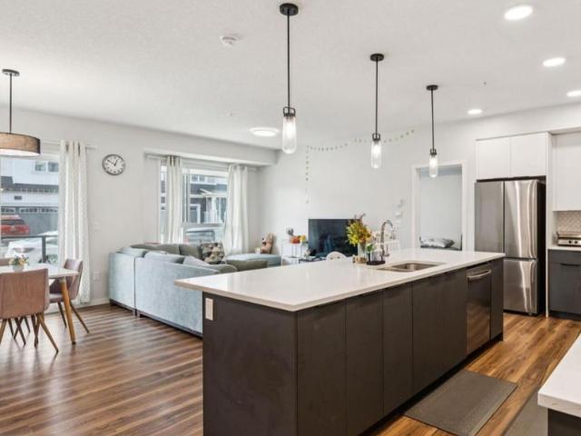 For Rent 3 Bedroom Apartment Calgary AB DS98313591