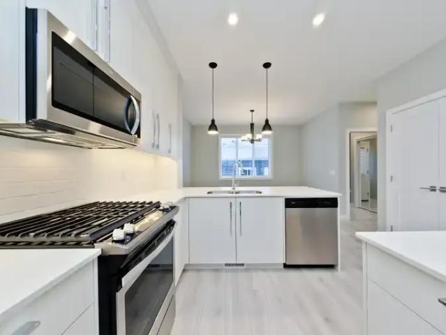 For Rent 3 Bedroom Apartment Calgary AB DS101827630