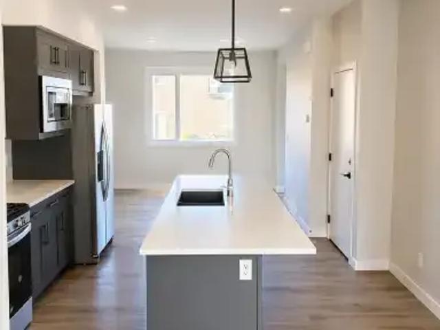 For Rent 3 Bedroom Apartment Calgary AB DS102578699