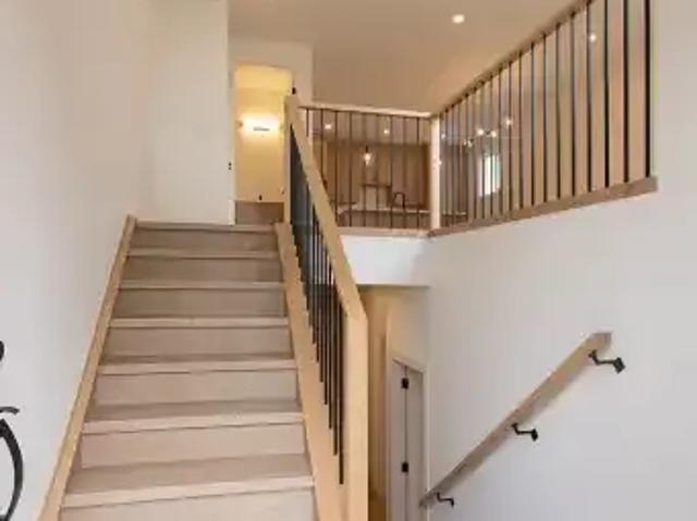 For Rent 3 Bedroom Apartment Calgary AB DS102658704