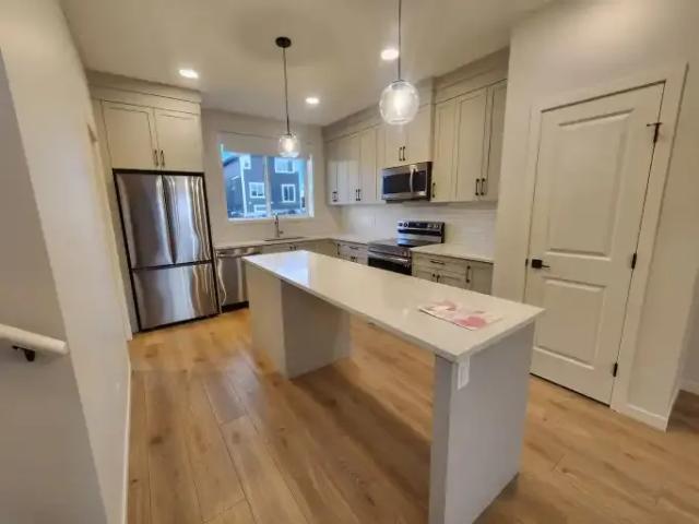 For Rent 3 Bedroom Apartment Calgary AB DS103118896