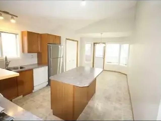 For Rent 3 Bedroom Apartment Calgary AB DS103179084
