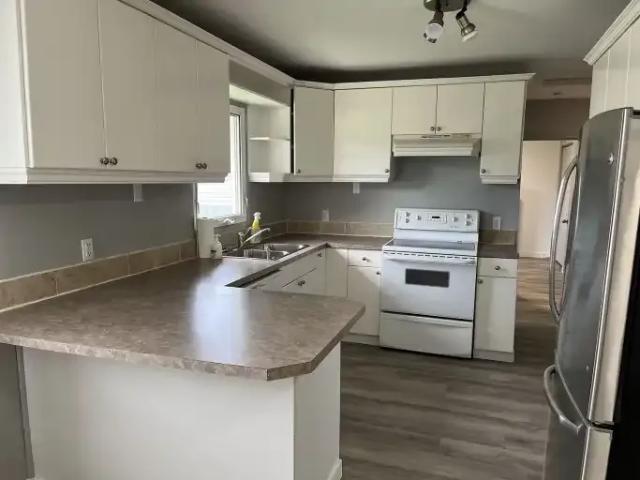 For Rent 3 Bedroom Apartment Calgary AB DS103367899