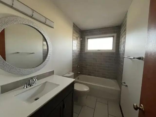 For Rent 3 Bedroom Apartment Calgary AB DS104434078