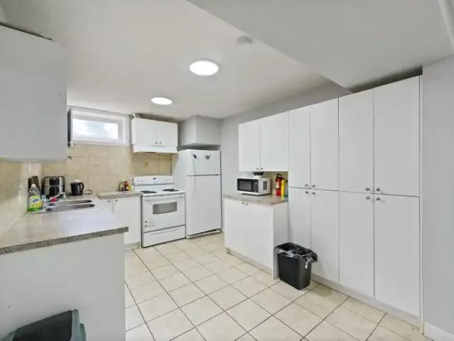 For Rent 3 Bedroom Apartment Calgary AB DS104753672
