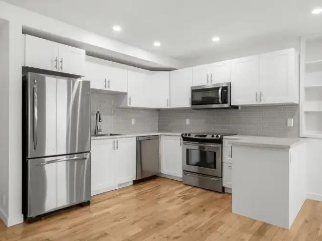 For Rent 3 Bedroom Apartment Calgary AB DS104841736