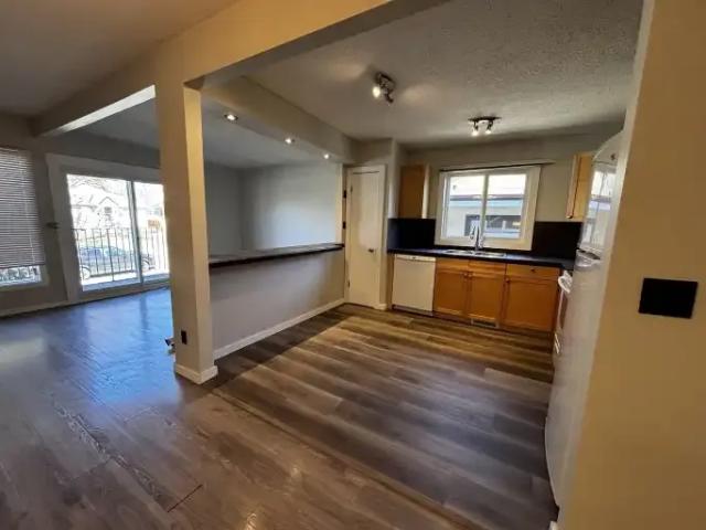 For Rent 3 Bedroom Apartment Calgary AB DS104179321