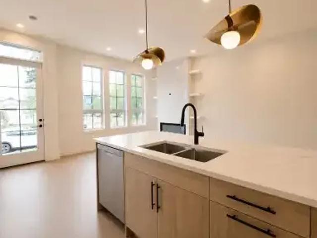 For Rent 3 Bedroom Apartment Calgary AB DS104181897
