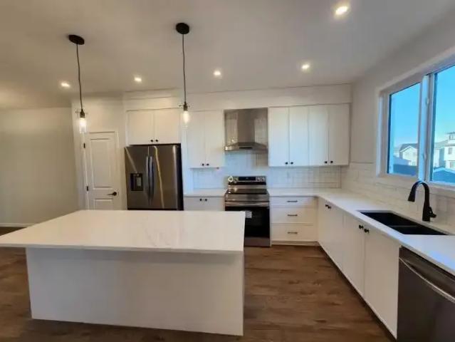 For Rent 3 Bedroom Apartment Calgary AB DS104181247