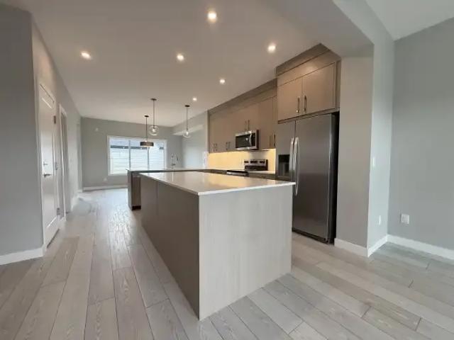 For Rent 3 Bedroom Apartment Calgary AB DS104182338