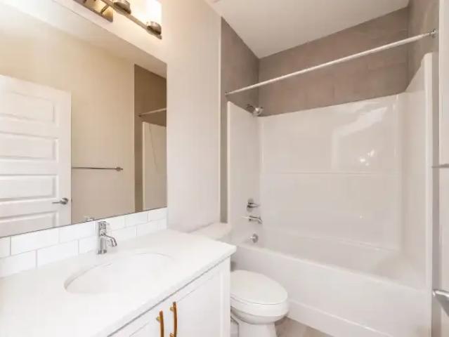 For Rent 3 Bedroom Apartment Calgary AB DS104322296