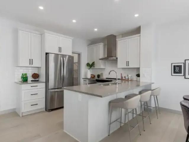 For Rent 3 Bedroom Apartment Chestermere AB DS104401627