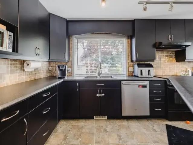 For Rent 3 Bedroom Apartment Chilliwack BC DS102578757