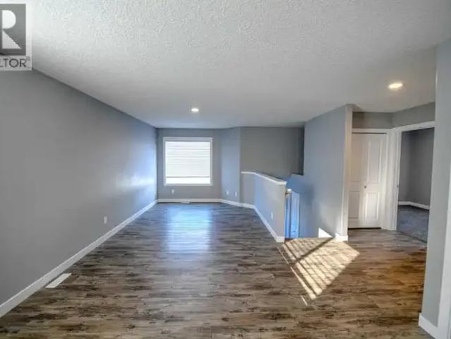 For Rent 3 Bedroom Apartment Clairmont AB DS103920557