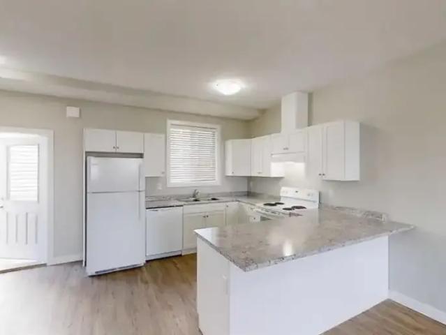 For Rent 3 Bedroom Apartment Clairmont AB DS104638544