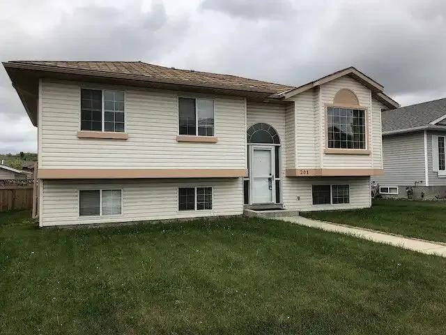 For Rent 3 Bedroom Apartment Cochrane AB DS104181267