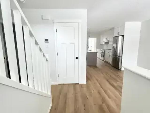 For Rent 3 Bedroom Apartment Cochrane AB DS105047761
