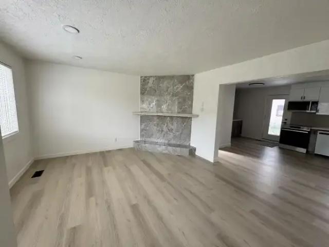 For Rent 3 Bedroom Apartment Edmonton AB DS104182414